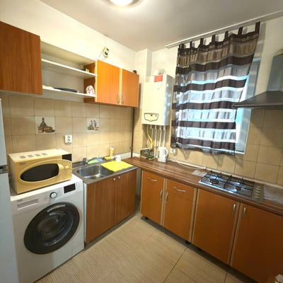 Alquiler de un acogedor apartamento de 2 habitaciones con balcón, Bucarest, Rumanía